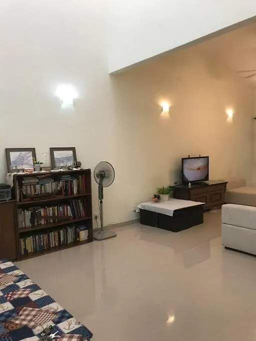 펜션 Terrace House Near Stulang Laut Ciq Midvalley Ksl For 7Pax 조호르 바루 말레이시아