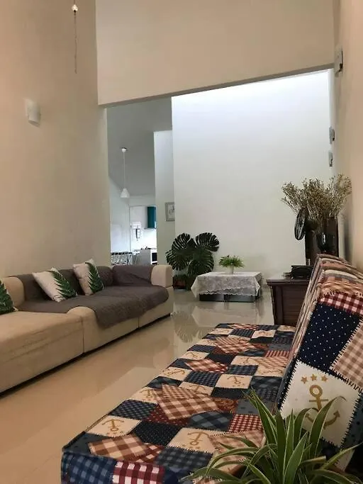 펜션 Terrace House Near Stulang Laut Ciq Midvalley Ksl For 7Pax 조호르 바루