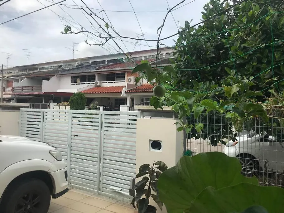 Terrace House Near Stulang Laut Ciq Midvalley Ksl For 7Pax Johor Bahru